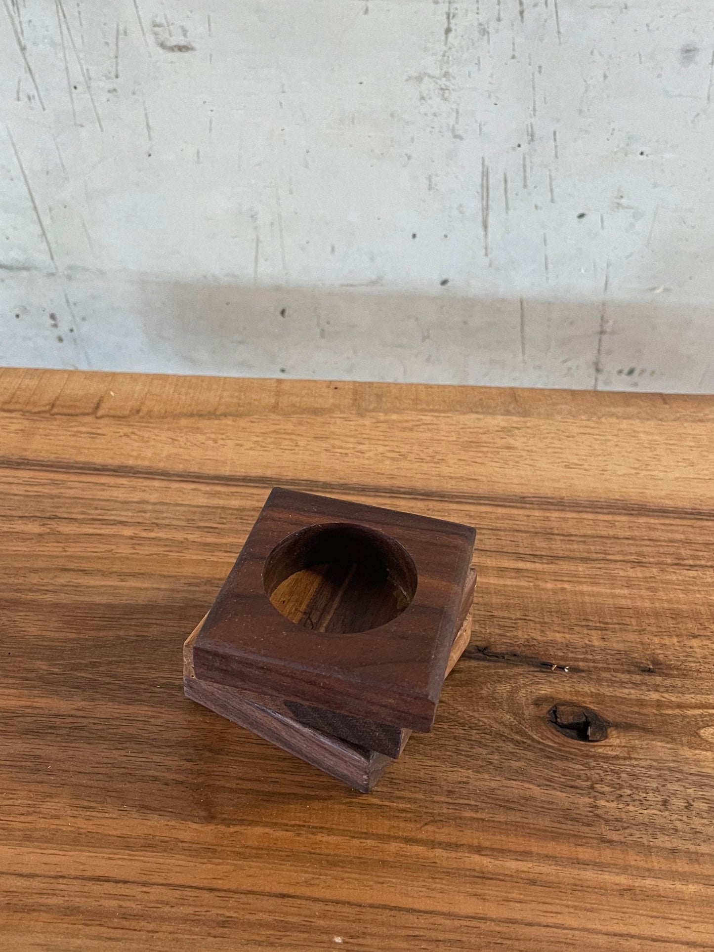 Porta lumino in legno di noce